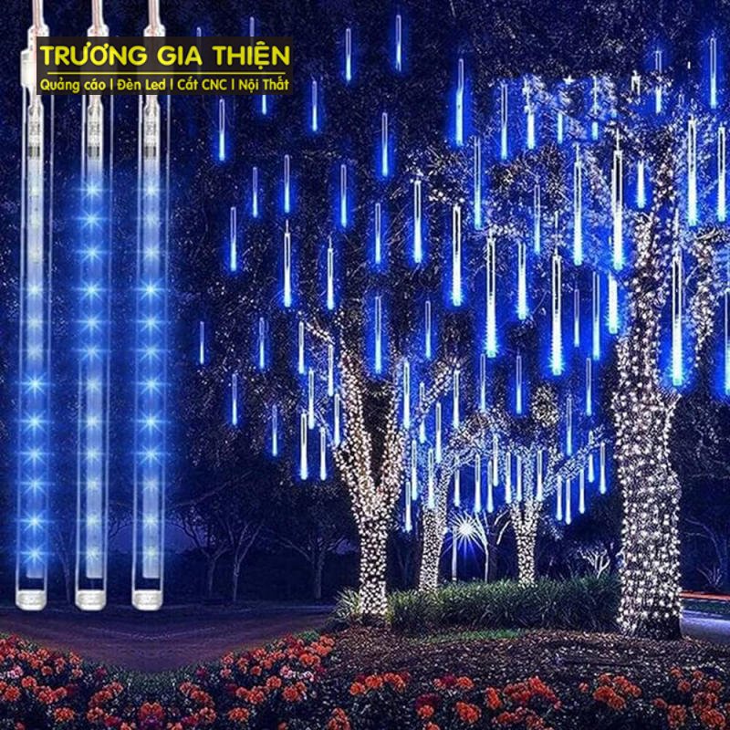 Ánh sáng từ đèn LED trang trí cây xanh đường phố tạo điểm nhấn độc đáo vào ban đêm