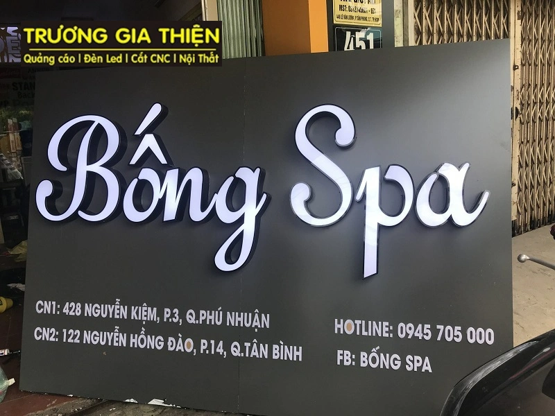 Quy trình sản xuất chữ mica hút nổi được thực hiển tỉ mỉ làm nổi bật được tên thương hiệu và sản phẩm