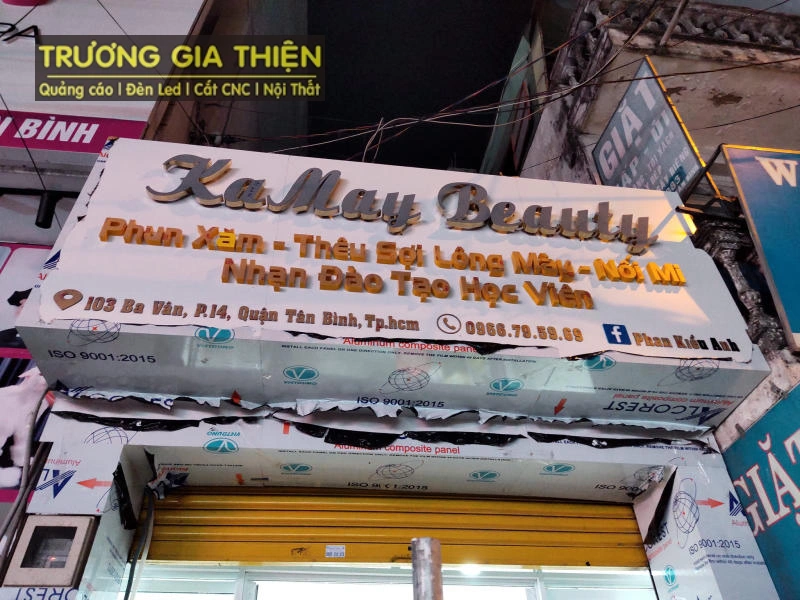 Biển hiệu được đầu tư kỹ lưỡng từ màu sắc đến bố cục.