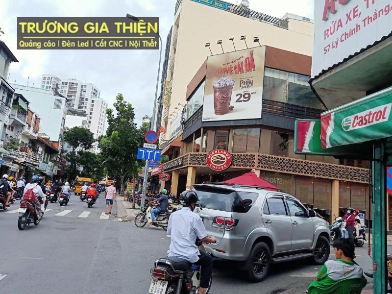 Bảng hiệu thiết kế chuyên nghiệp, tạo niềm tin cho khách hàng.