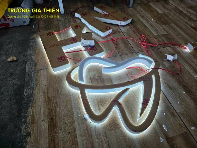 Ưu tiên các đơn vị có nhiều năm kinh nghiệm trong lĩnh vực thi công chữ nổi mica
