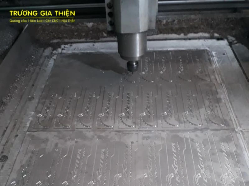 Cắt CNC nhôm làm nhãn mác