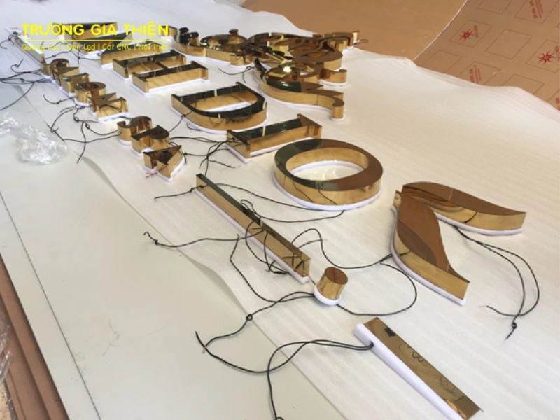 Gia công chữ inox đơn giản, hiện đại