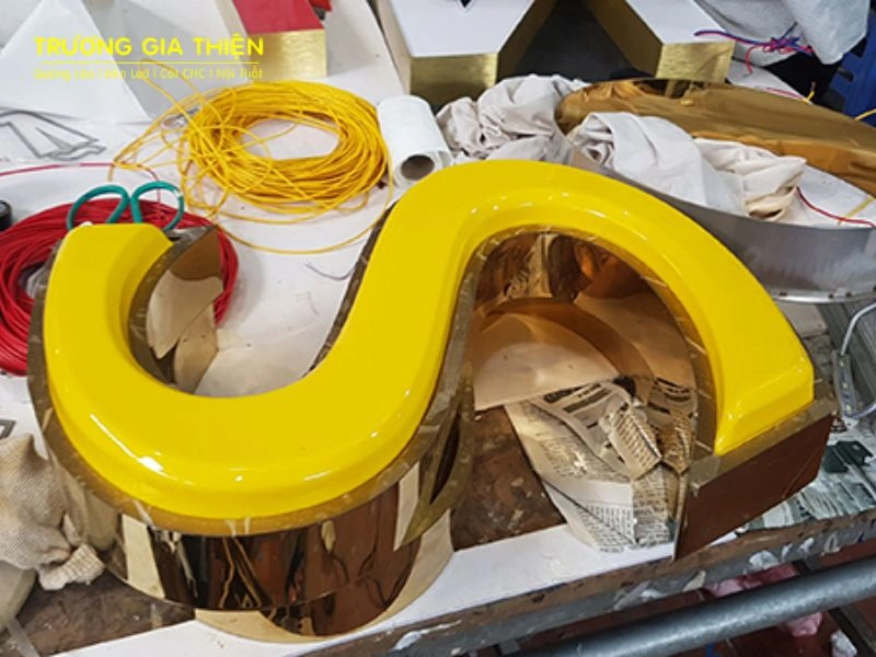 Mẫu chữ inox chưa bao giờ lỗi thời