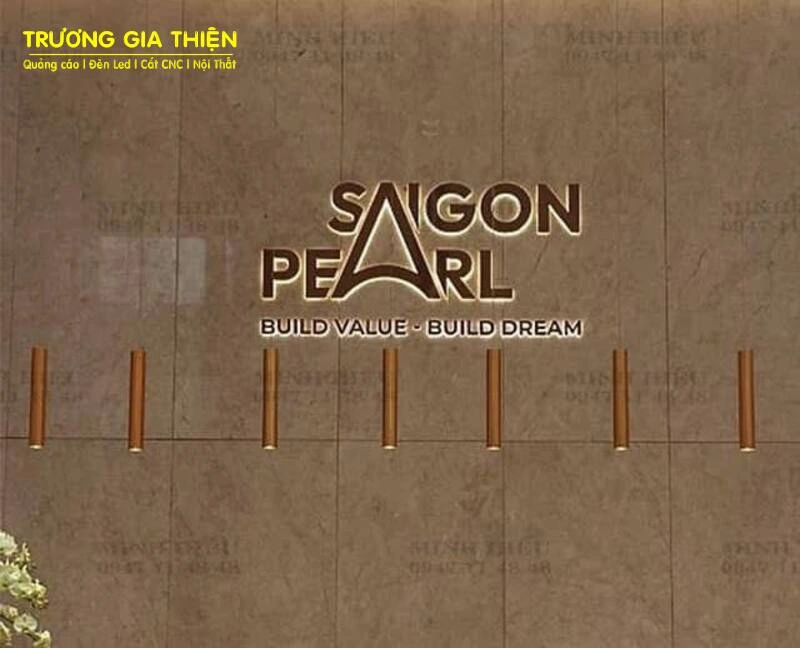 Chữ inox sáng chân thanh lịch, sang trọng