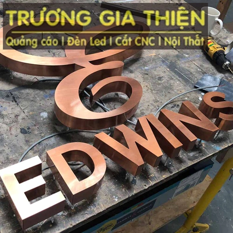 Chữ inox mạ đồng kết hợp mặt Mica