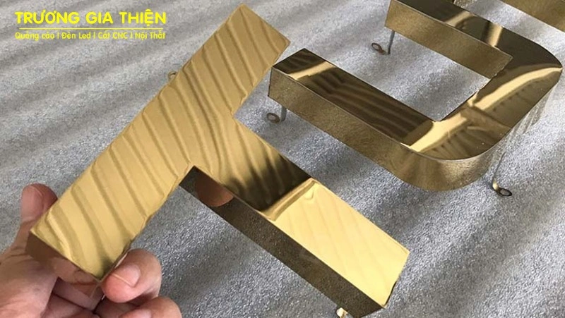 Báo giá thiết kế, gia công & lắp đặt chữ inox vàng