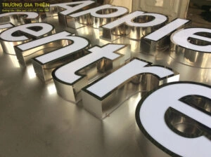 Gia công chữ Inox trắng: Giải pháp cho bảng hiệu sang trọng & hiện đại