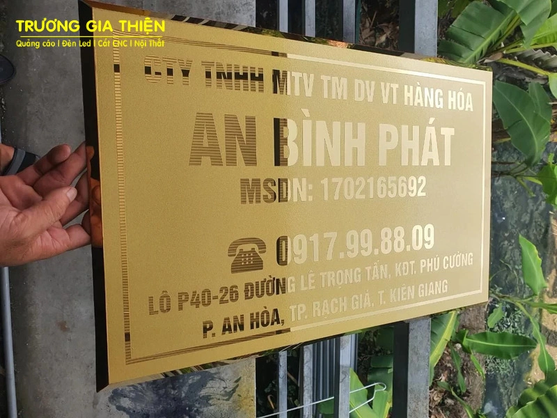 Bảng tên công ty inox vàng sang trọng, đẳng cấp