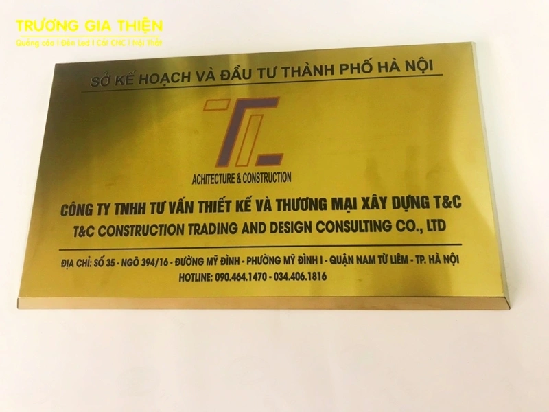 Bảng tên công ty có kèm logo
