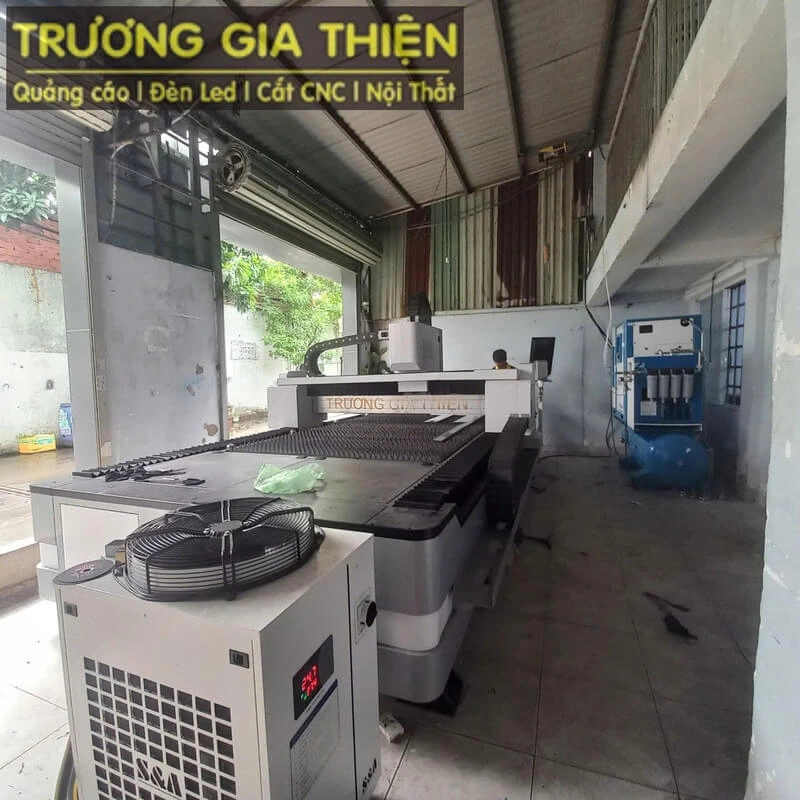Chúng tôi sở hữu các thiết bị gia công chữ nổi inox chất lượng cao