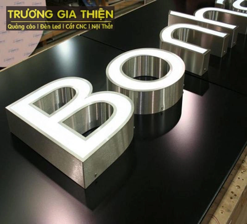 Chữ inox mặt mica có đèn lấp lánh