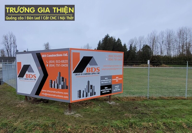 Bảng hiệu cổng chính