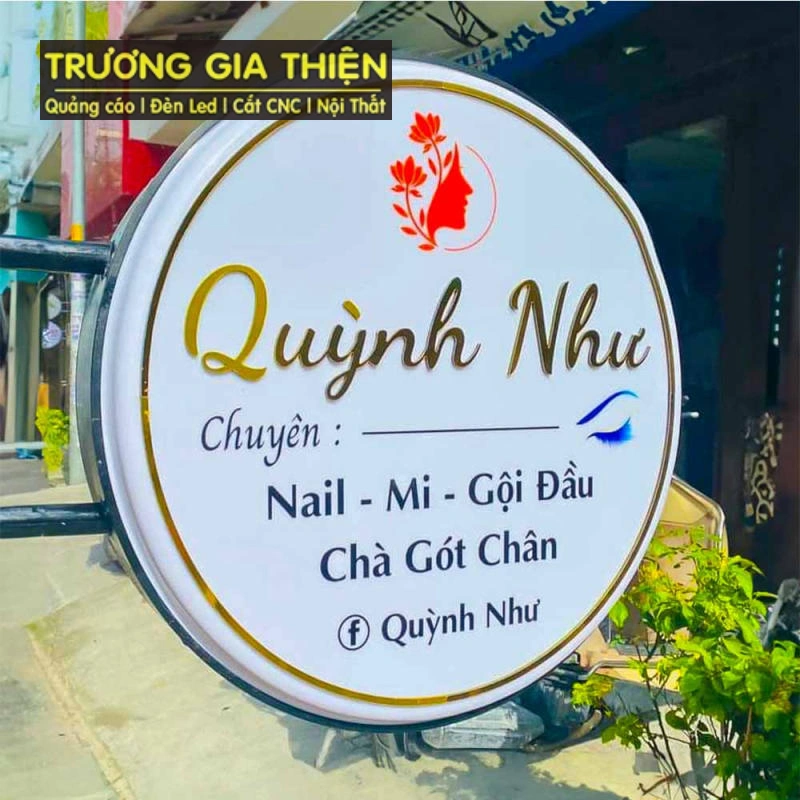 Biển nail thiết kế đường cong uyển chuyển đẹp mắt.
