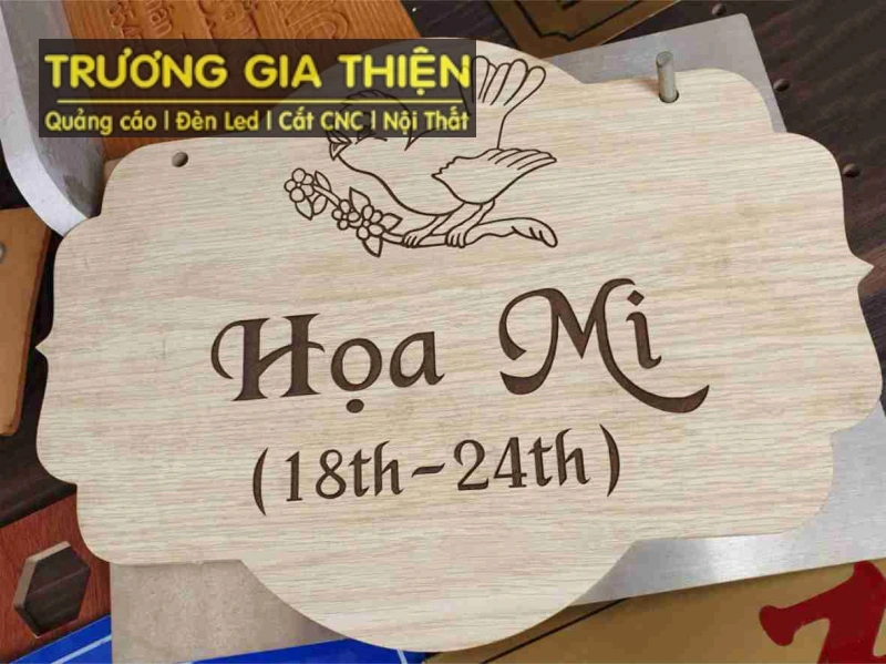 Biển hiệu mica trang trí mặt tiền đẹp, tinh tế