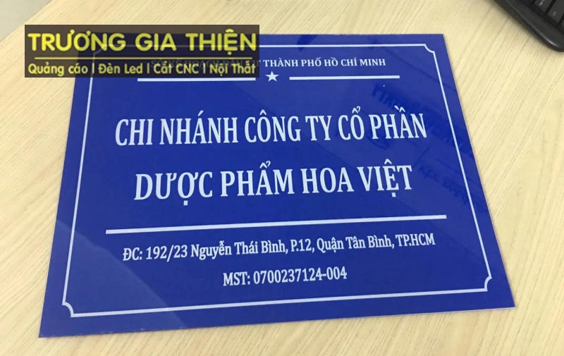Biển hiệu mica logo thương hiệu nổi bật, chuyên nghiệp