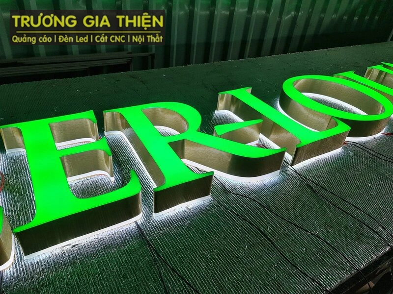 Chữ Chân Nhôm - Giải pháp tối ưu cho bảng hiệu ngoài trời