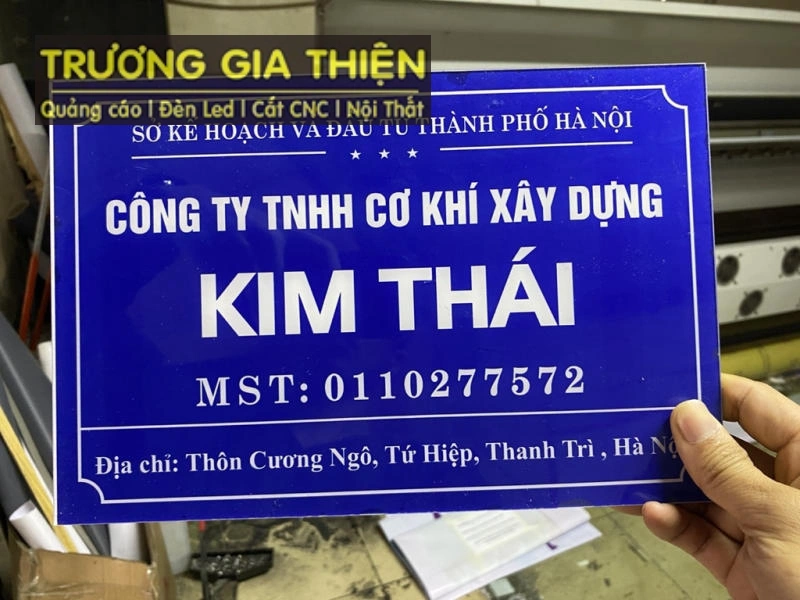 Mica (Mika, Meka) thực chất là thương hiệu sản xuất tấm nhựa Acrylic