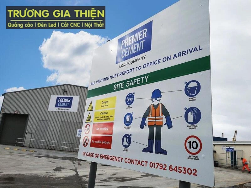 Bảng hiệu cổng chính cảnh báo