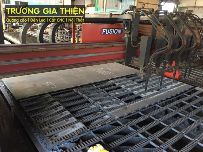 Cắt CNC sắt là phương pháp gia công kim loại sử dụng máy CNC