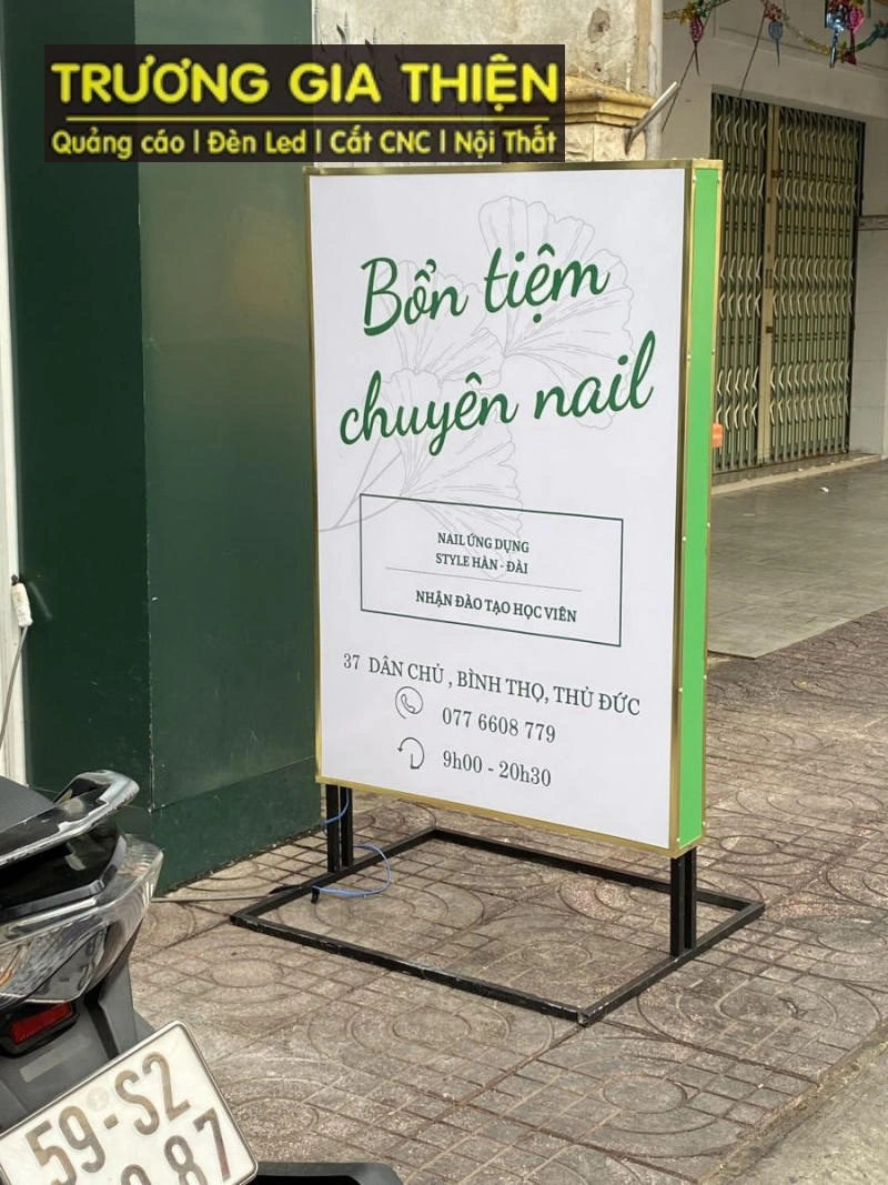 Bảng hiệu nail thiết kế hiện đại phù hợp giới trẻ.