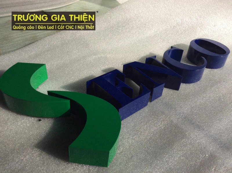 Giúp chữ inox có độ sâu và sang trọng hơn chữ sơn thường.