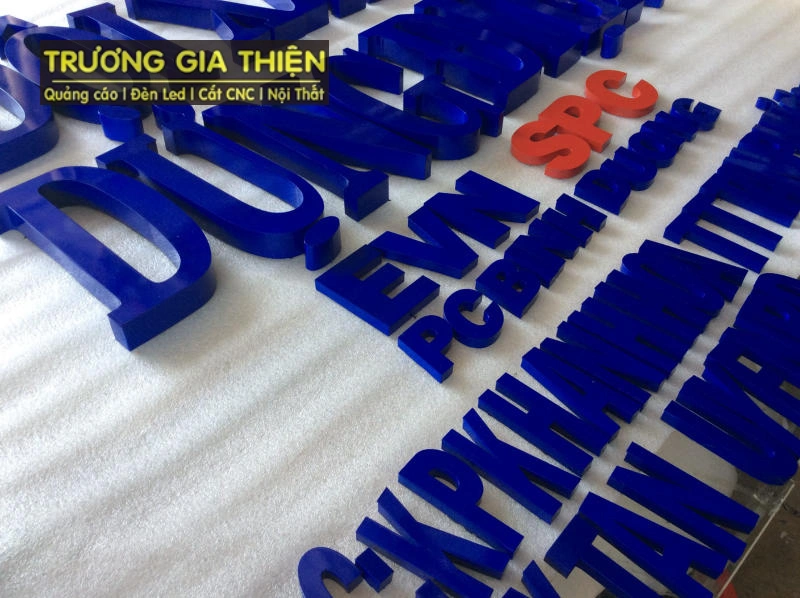 Phù hợp cho logo, bảng hiệu showroom, khách sạn, nhà hàng.