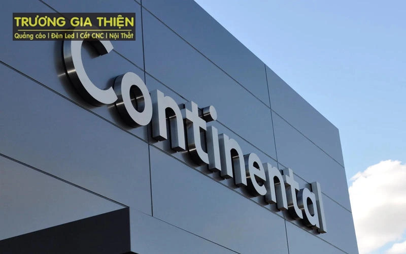 Chữ inox trắng bóng là loại chữ nổi được gia công từ tấm inox trắng với bề mặt phủ lớp sơn trắng bóng chuyên dụng