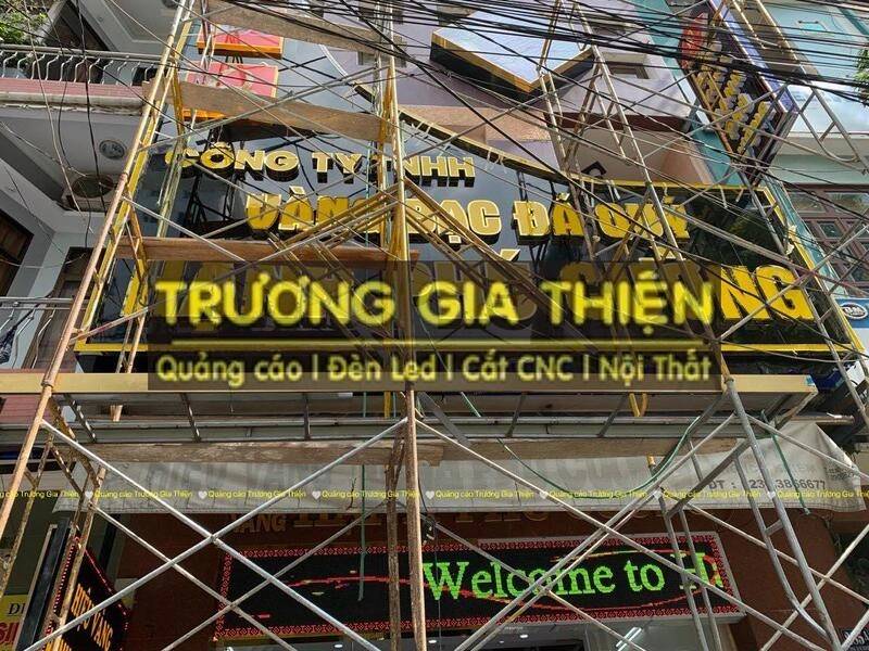 Cận cảnh toàn bộ quá trình thi công lắp đặt chữ nổi inox