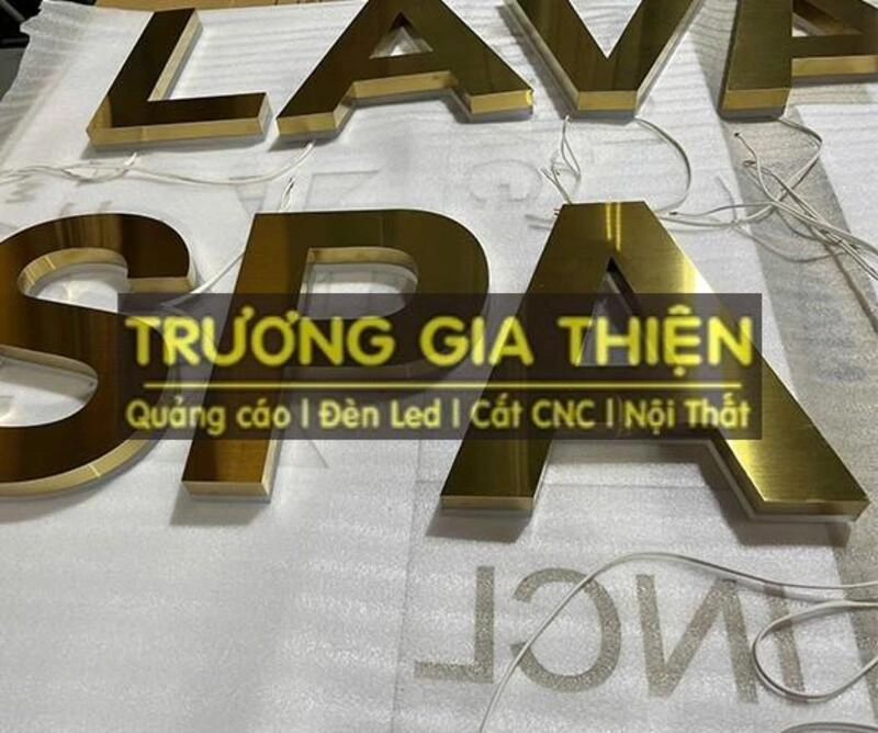 Mỗi chữ đều được gia công cẩn thận, có vẻ đẹp sắc nét