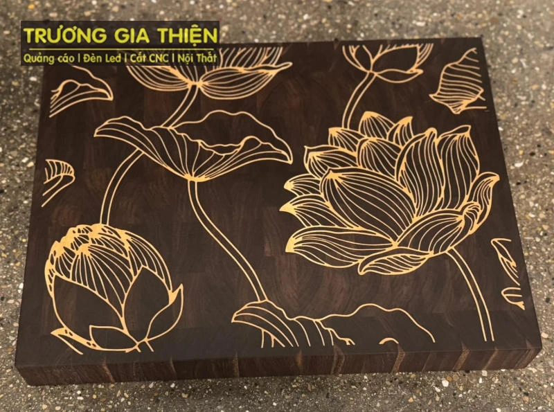 Khắc hoa văn tủ, giường, cửa gỗ