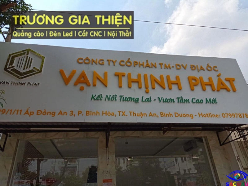 Những yếu tố "ẩn" quyết định giá gia công bảng hiệu Mica