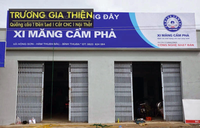 Bảng hiệu Mica in UV / Dán Decal