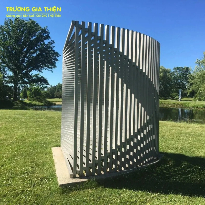 Đặt tại nhà mẫu, showroom hoặc sảnh chính