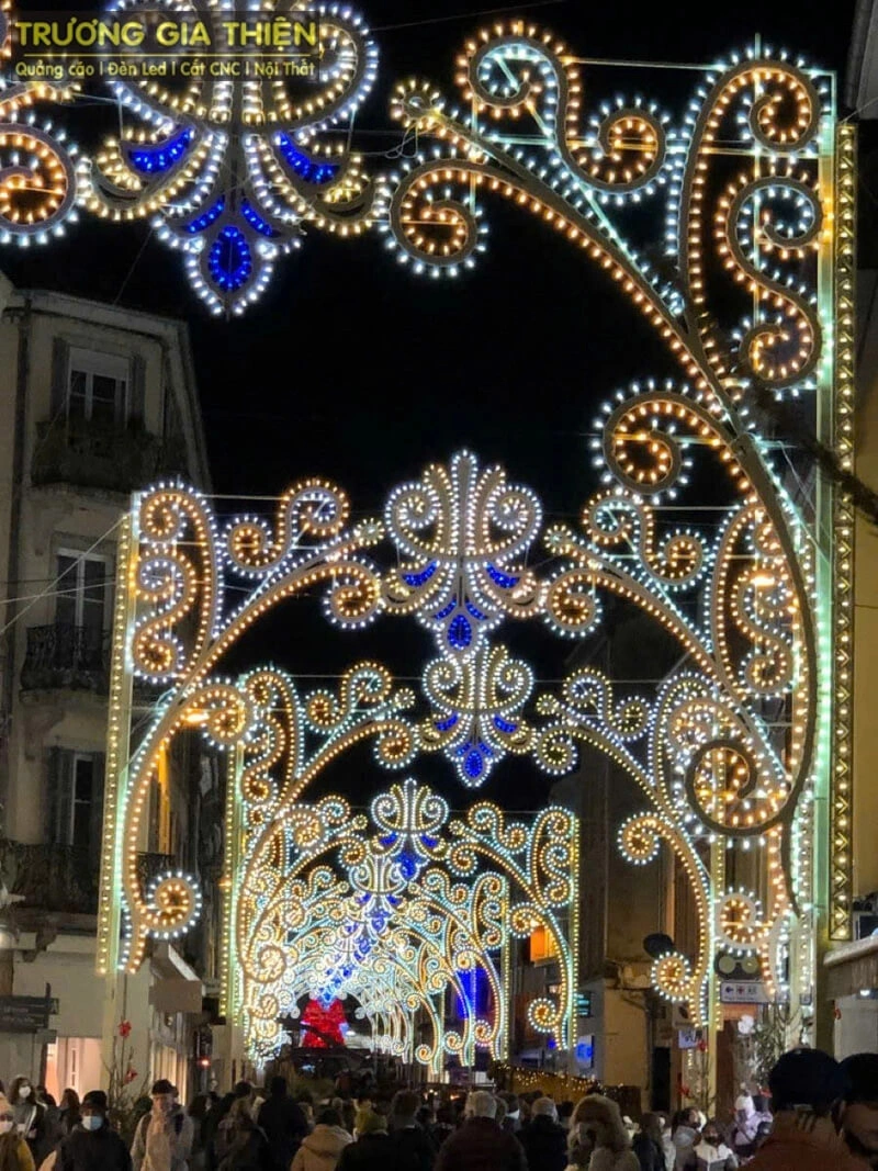 Thi công cổng nổi bật ban đêm