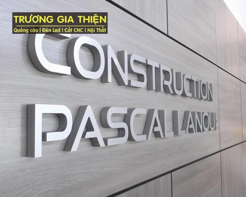 Bề mặt sơn bóng mịn, chịu được thời tiết khắc nghiệt ngoài trời.