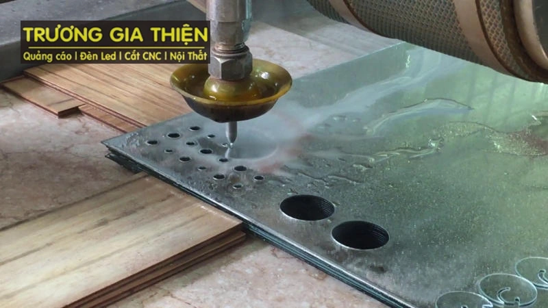 Cắt CNC kính: Giải pháp cắt, mài & khoét lỗ chính xác cho nội thất