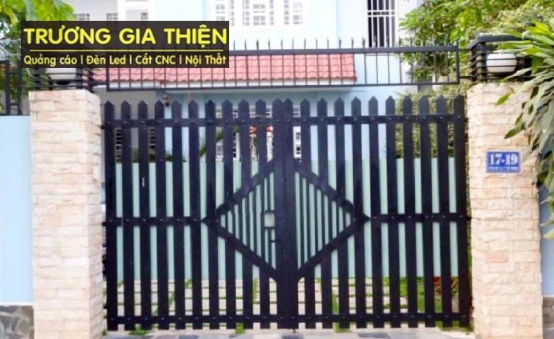 Mẫu cổng sắt CNC hoa văn sang trọng