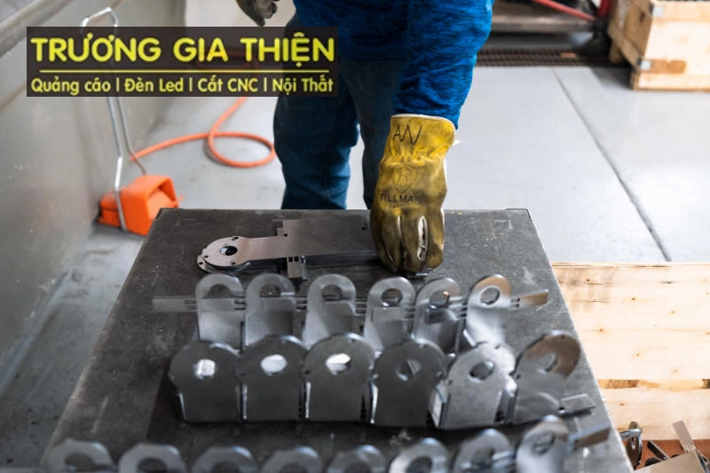 Quy trình xử lý bề mặt & Kiểm soát lỗi tại xưởng