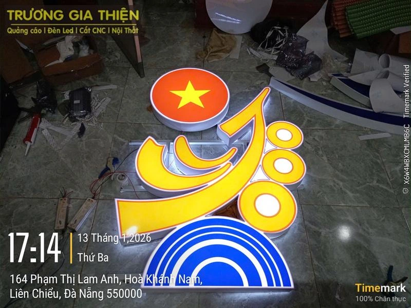 Mẫu LED nghệ thuật trang trí tuyến phố thương mại sầm uất