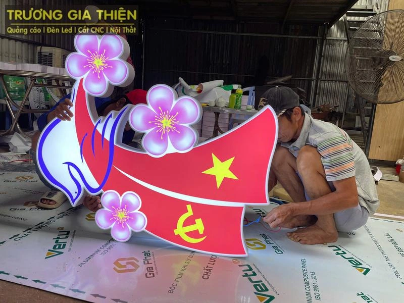 Mẫu đèn LED đô thị thiết kế hiện đại, nổi bật ban đêm