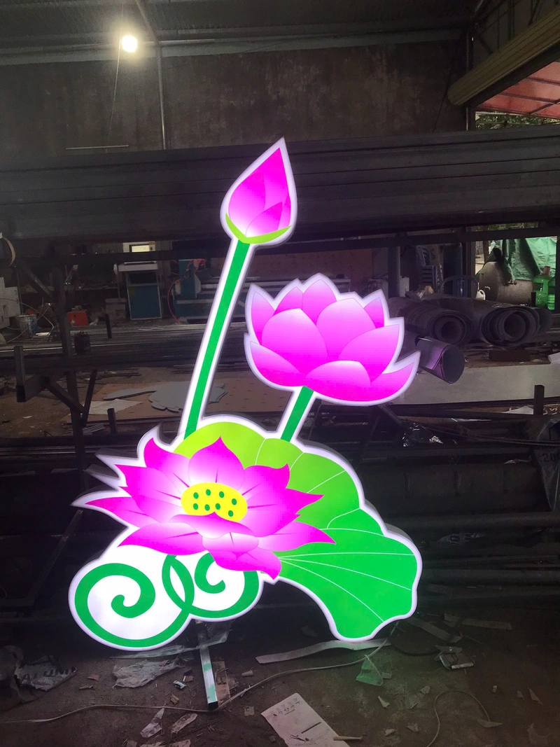 Mẫu đèn led hình hoa sen đơn giản, ấn tượng được sử dụng cho nhiều tuyến đường