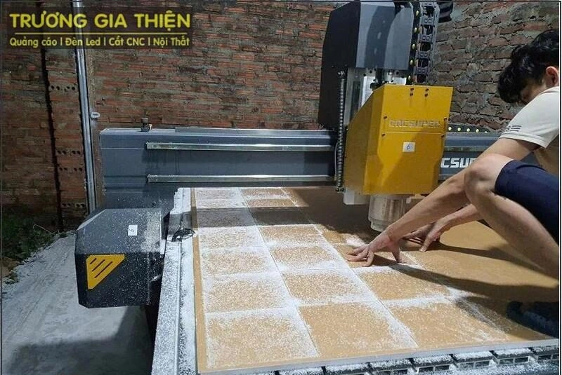 Gia công cắt Mica Trung Quốc