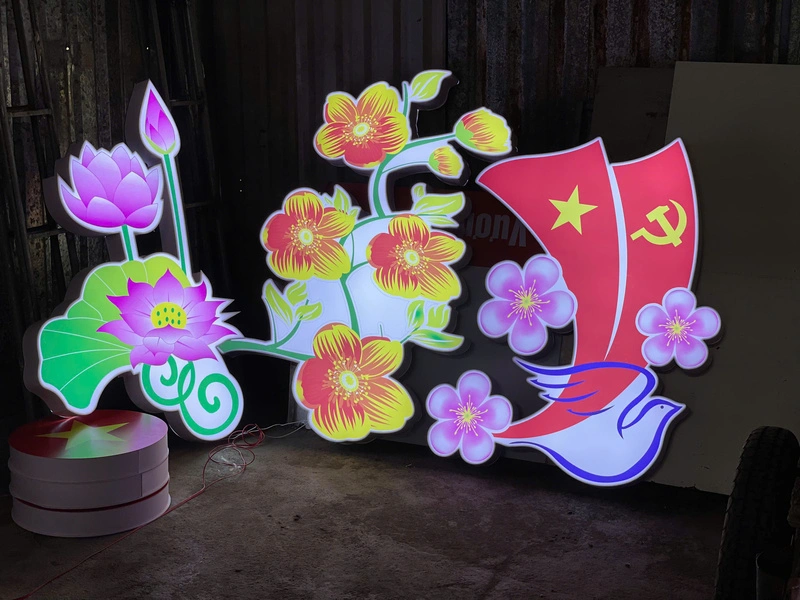 Trương Gia Thiện nhận gia công nhiều mẫu đèn led họa tiết hoa lá