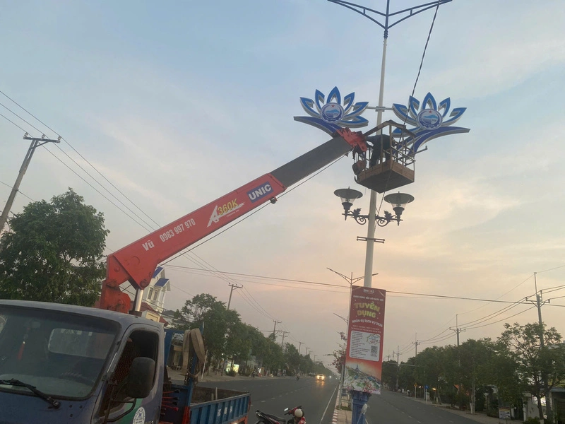 Công đoạn thi công lắp đặt được triển khai cẩn thận, chuyên nghiệp