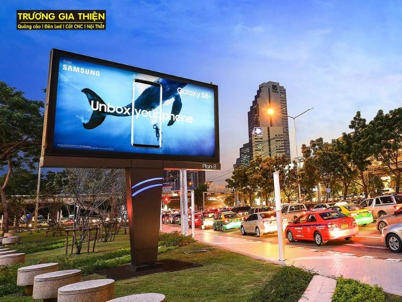 Bảng hiệu LED ngoài trời là gì?