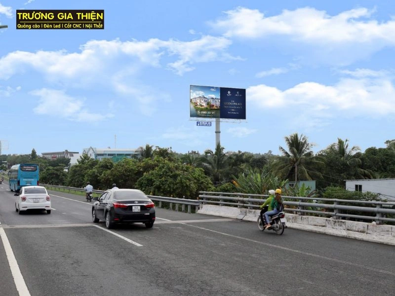 Bảng quảng cáo trên tỉnh lộ, nội thành