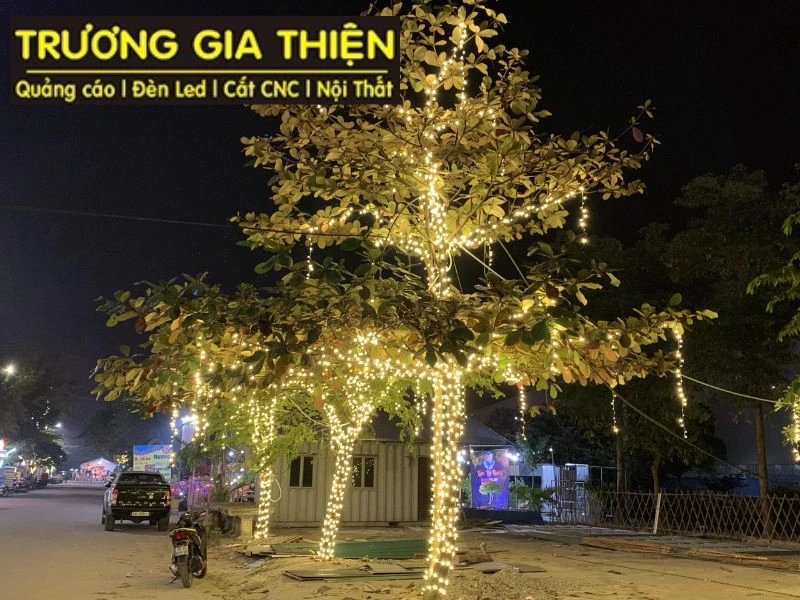 Đèn led đúc quấn cây xanh